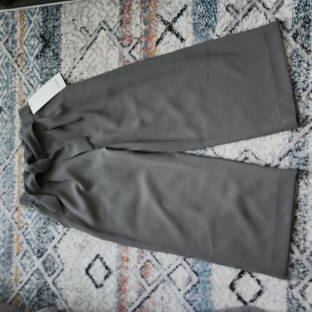 NWT, Lululemon Noir Crop Pant, SZ 4.